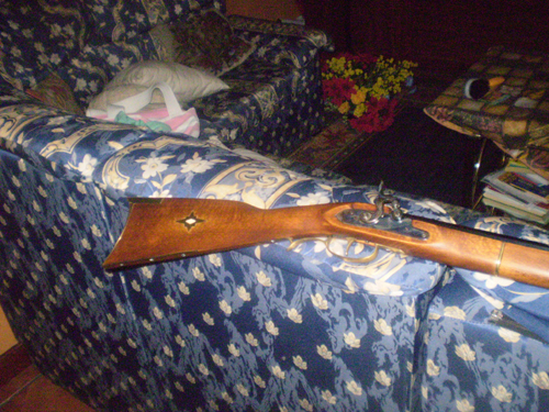 Hola compañeros,quiero enseñaros el cambio de imagen que le dado a mi rifle,no es gran cosa pero me quedó 00