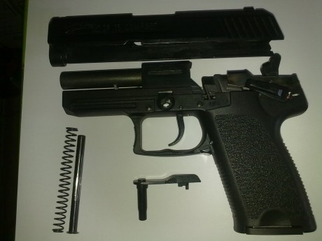 Poseo una replica de HK la USP compact, es una SP15 COMPACT, fabricada por IWG en calibre 9mm. Pknall...

Mi 30