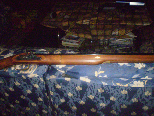Hola compañeros,quiero enseñaros el cambio de imagen que le dado a mi rifle,no es gran cosa pero me quedó 11