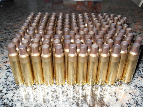 Vendo 126 (+ 15 de regalo) vainas marca prvi, calibre 7,5x55 swiss limpias y creo que con el cuello recocido. 00