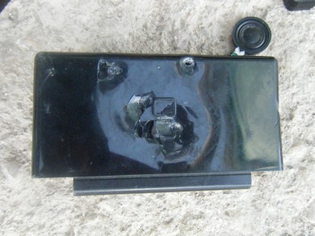 Hola a todos. Hoy me he encontrado una nintendo DS rota y pienso... voy a hacerle una "reparacion" 00