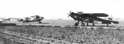 Esta fotografía creo que es de un campo del Sur de Francia donde se ven varios aviones que, presuntamente, 90
