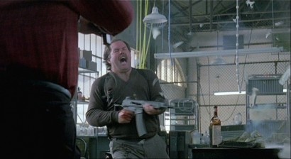 Compañeros,

En vista de las ganas de algunos (Elcafe, Wilcow, Vrakk, etc) por adivinar armas de películas 60