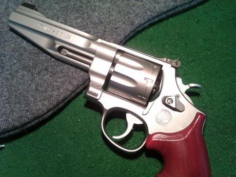 ...Hola chicos.

...Tengo un S&W 627, comprado en el foro hace unos meses, Lo digo porque no es nuevo.

...Existe 00