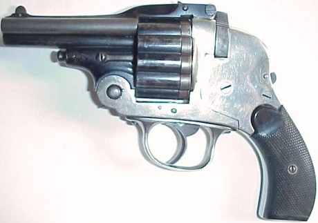 Quisiera saber si alguien conocia este modelo 
de revolvér apodado cervero.
por sus tres cañones.
yo vi 02