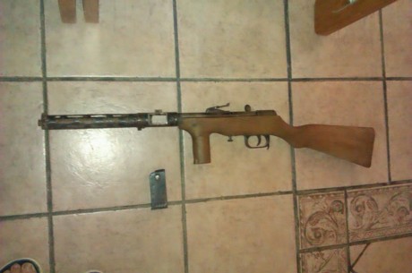 Hola a todos,hace muxos anos le dieron a mi madre para kolggar en una kocina rustica un arma,q parece 01