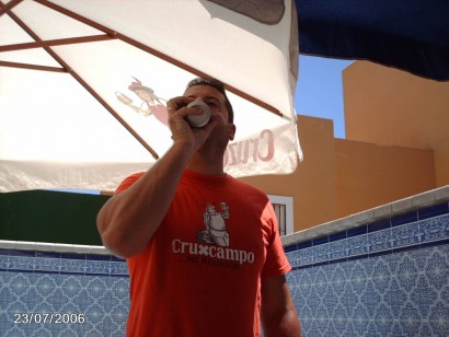 Posiblemente el mejor anuncio del año.
Feliz 2010 para todos 

 http://video.aol.co.uk/video-detail/anuncio-cruzcampo-hecha-de-andalucia/1270125965 10
