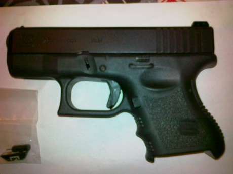 Pues eso amigos, vendo mi Glock G-26 Inutilizada y todo totalmente legal. El fresado lo lleva en la recamara, 01