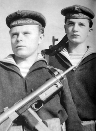 Hace unos días encontré por casualidad en una web extranjera un arma a la venta que hacía muchos años 70
