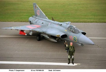 Mi avión de combate favorito es el F-22 RAPTOR; aunque tampoco me disguta nada el F-18 HORNET. Si les 30