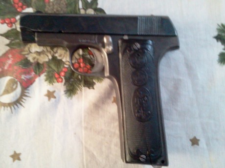 Buenas compañeros, necesito identificar la marca de esta pistola que herede, saludos!  :metra: 70