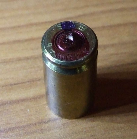 Hola, tengo una pistola del calibre 9 corto que marca los pistones de una forma peculiar, "creo", 52