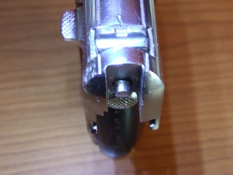 Hola, tengo una pistola del calibre 9 corto que marca los pistones de una forma peculiar, "creo", 51