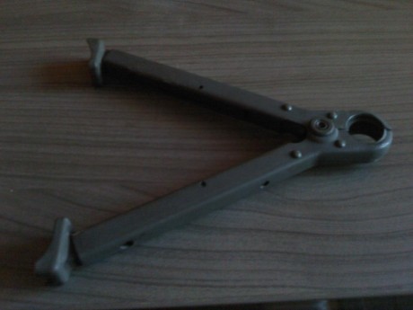 Se vende bipode original para Cetme C, estado nuevo sin uso. VENDIDO 02