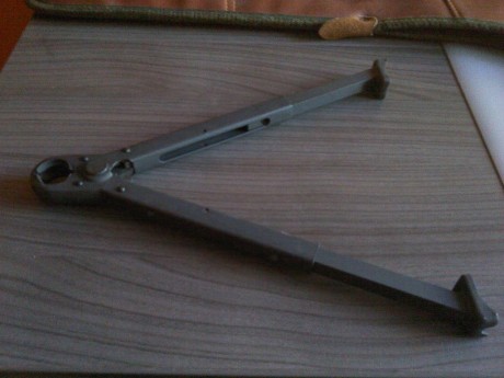 Se vende bipode original para Cetme C, estado nuevo sin uso. VENDIDO 00