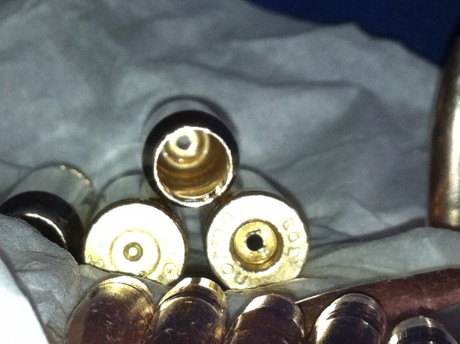 Hola amigos os voy a dejar una prueba que he realizado en casa con unas Vainas del 38 y otras del 44-40 161