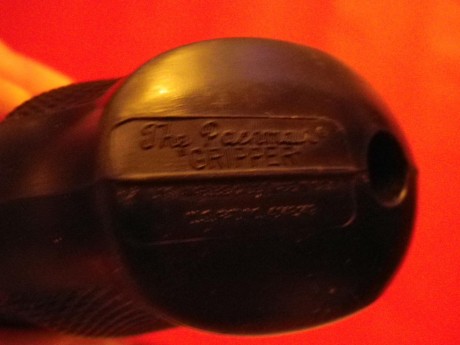Vendo cachas de goma para el revolver Dan Wesson. Son de la casa Pachmayr y están, como se ve en la foto, 00