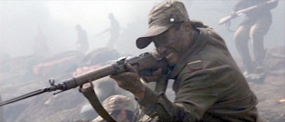 Compañeros,

En vista de las ganas de algunos (Elcafe, Wilcow, Vrakk, etc) por adivinar armas de películas 40
