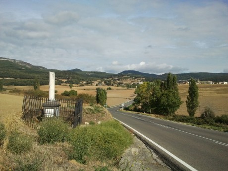  mapa.JPG Hoy me he pasado por Abarzuza, y he fotografiado el monumento al general concha. Se encuentra 02