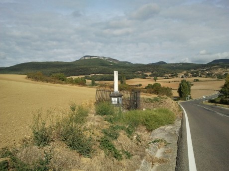  mapa.JPG Hoy me he pasado por Abarzuza, y he fotografiado el monumento al general concha. Se encuentra 32