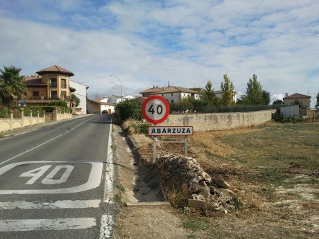  mapa.JPG Hoy me he pasado por Abarzuza, y he fotografiado el monumento al general concha. Se encuentra 31