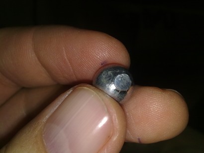 Hola a todos, ayer me di cuenta fundiendo con el molde de .464 que de 100 bolas que fundí por lo menos 22