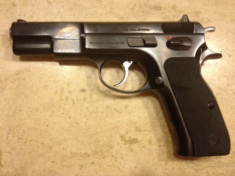 Expongo esta duda para saber vuestra opinión ¿Por qué se venden tantas CZ 75 B es una mala arma?  60
