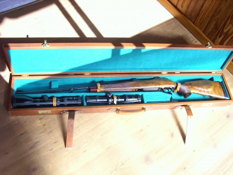 Vendo estuche de cuero para arma larga sin desmontar en perfecto estado. Precio 275 euros. Rebajado a 00