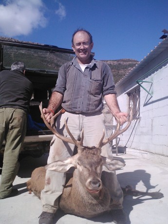 Hola, soy sensible al retroceso (el 300WM en rifle de cerrojo no lo soporto), y quisiera saber si un semiautomático 160
