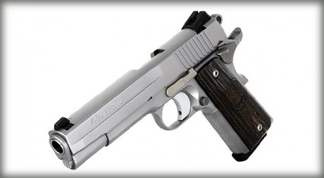 Si tuviéseis que elegir un arma corta para que os soltasen en una guerra a lo Tintín, ¿cuál elegiríais?. 140