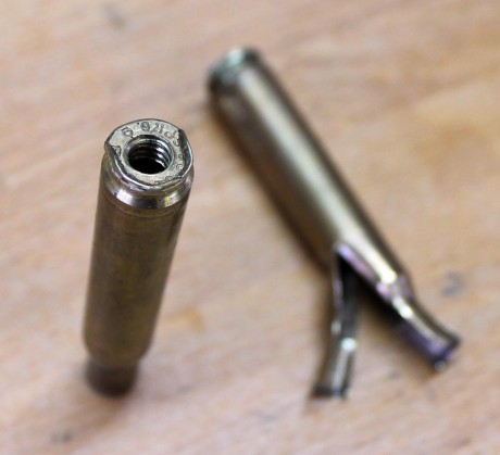 Buenas, se me ha atascado una vaina del 30-06 en el die, de forma que el anillo para que enganche la uña 121