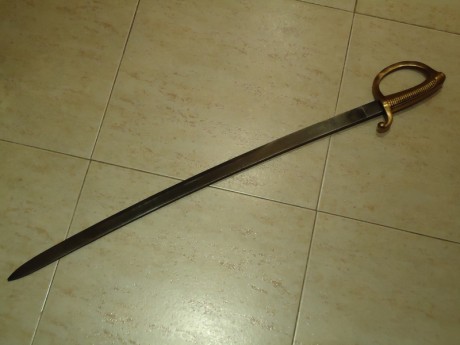 Estos son mis sables, las fotos son algo antiguas, en la primera falta un Briquet que pongo solo en otra 01