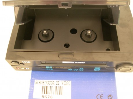 Vendo rebovinador de cintas VHS. Completamente nuevo.
Nunca ha sido usado.
Funciona con adaptador de corriente 02