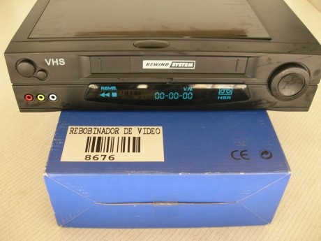 Vendo rebovinador de cintas VHS. Completamente nuevo.
Nunca ha sido usado.
Funciona con adaptador de corriente 01