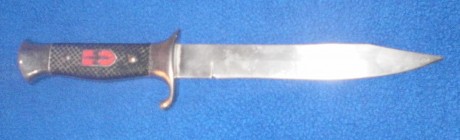 Hola a todos,

Hace ya unos 20 años, le tomé prestado este cuchillo/bayoneta a mi abuelo que participó 01