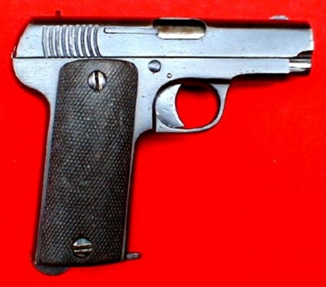 Hace unos días encontré por casualidad en una web extranjera un arma a la venta que hacía muchos años 101