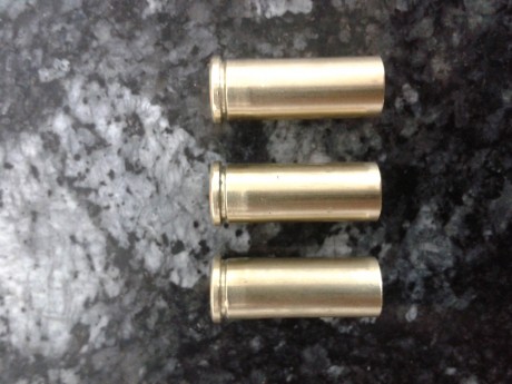 Hola amigos os voy a dejar una prueba que he realizado en casa con unas Vainas del 38 y otras del 44-40 151