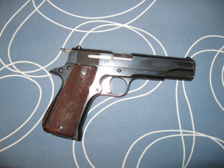 hola, he comprado esta pistola por unos eurillos.
no se que modelo es, ni de que ano, ni nada de ella.
me 21