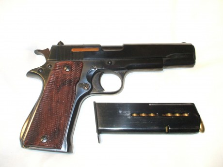 hola, he comprado esta pistola por unos eurillos.
no se que modelo es, ni de que ano, ni nada de ella.
me 121