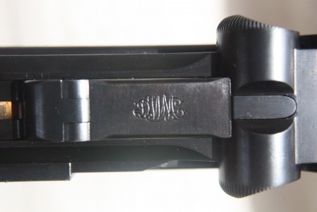 Buenos días

Tengo una pistola Luger version militar y quisiera saber cuanto puede valer estar arma. Es 02