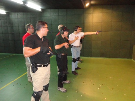 Hola,

El pasado día 3 se desarrollo el 1º Curso Táctico Pistola Nivel I de RKS PLUS,  avalado por la 02