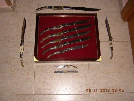 Estas son mis navajas de JJ. Martinez de Santa Cruz de Mudela, la más grande mide abierta 56,5 cm., y 00