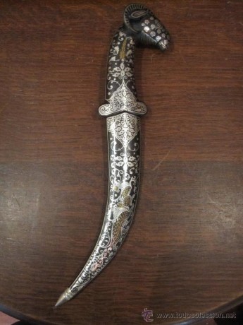 Hola, me acabo de comprar esta daga arabe que posiblemente sea acero de damasco, el precio es razonable, 02