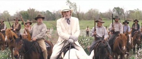 Esta tarde fui al cine y pusieron el trailer de la proxima de Tarentino y para mi sorpresa es un western

mirar 00