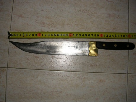 Hace tiempo que tengo este cuchillo y no conozco el marcaje ¿alguno lo conoceis?.
El cuchillo es enterizo, 00