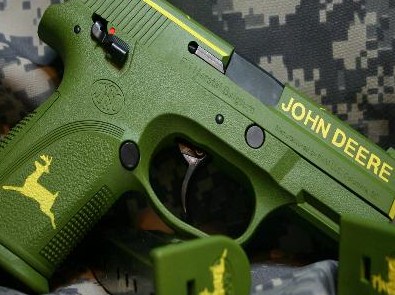 Para todos los gustos,esta es militar.
un saludo. 30