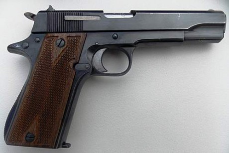 Hace unos días encontré por casualidad en una web extranjera un arma a la venta que hacía muchos años 71