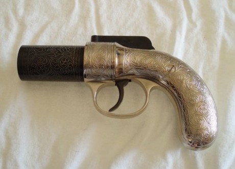 Muy buenas queria desacerme de esta pistola de 
avancarga, gold rush 22 pepperbos ** 150 € ** , Esta 
casi 00