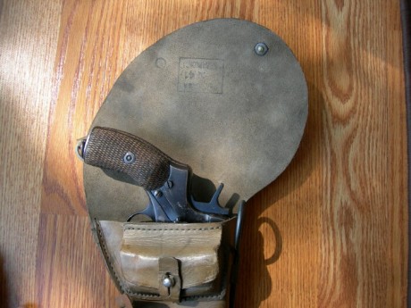Hace unos días encontré por casualidad en una web extranjera un arma a la venta que hacía muchos años 42