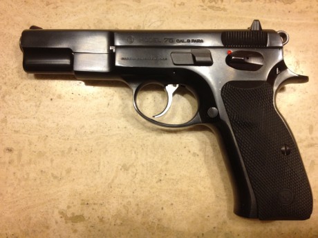 Le acabo de comprar a un compañero del foro una CZ75. mi duda es ¿que diferencia hay entre la CZ 75 y 30